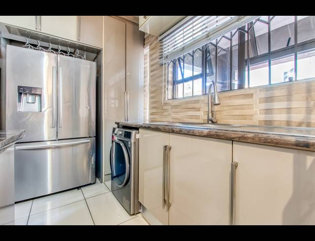 5 BEDROOM FREESTANDING FOR SALE IN MEREDALE